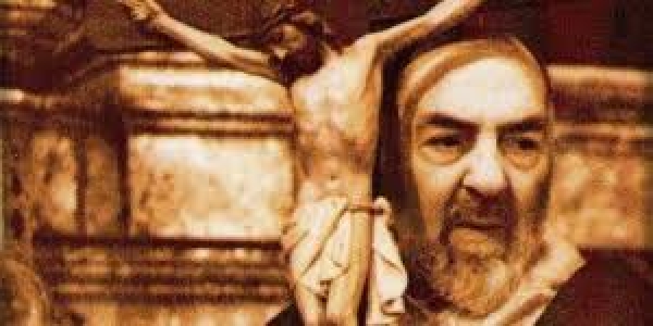 POR QUE PADRE PIO APANHAVA DO DEMÔNIO? - Alma Eucarística #10