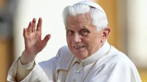 Resposta Católica: Por que o Papa Bento XVI insiste no latim - 135