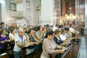 Resposta Católica: É proibido ajoelhar-se durante a consagração? - 72